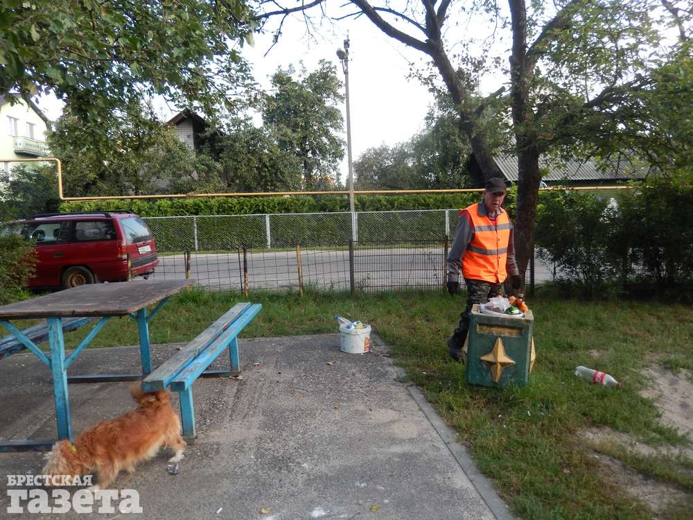 Даже дворником не устроиться - жалуются беларусы