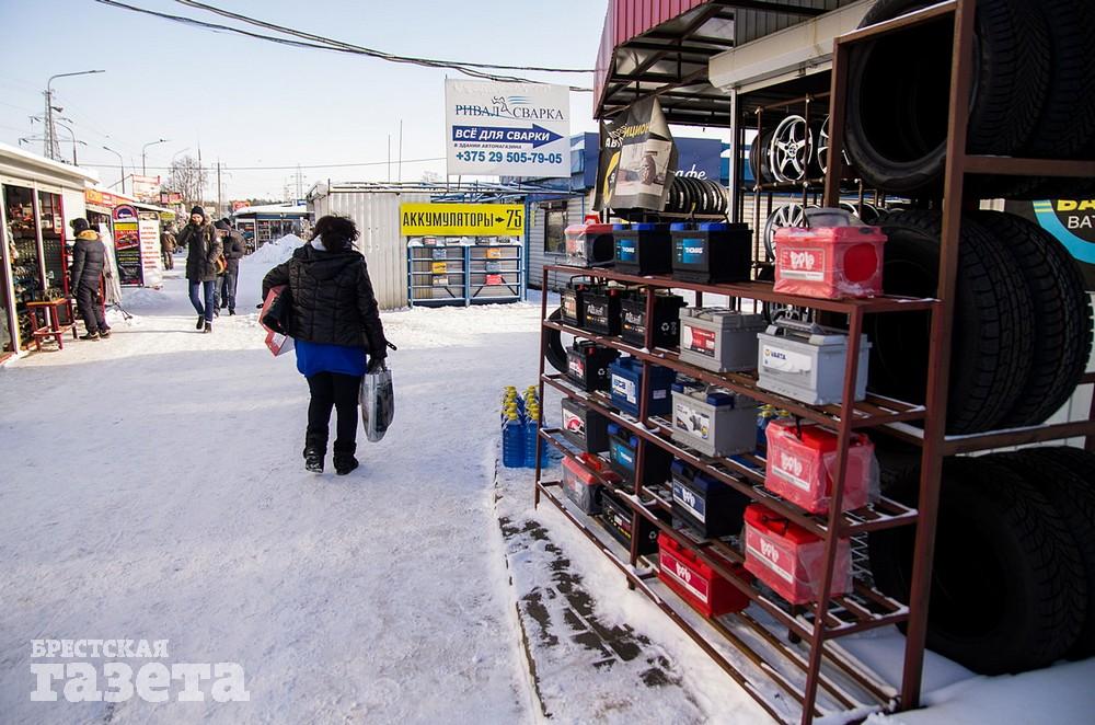 Торговля на брестском авторынке в большой мороз. Фото: , "Брестская газета"