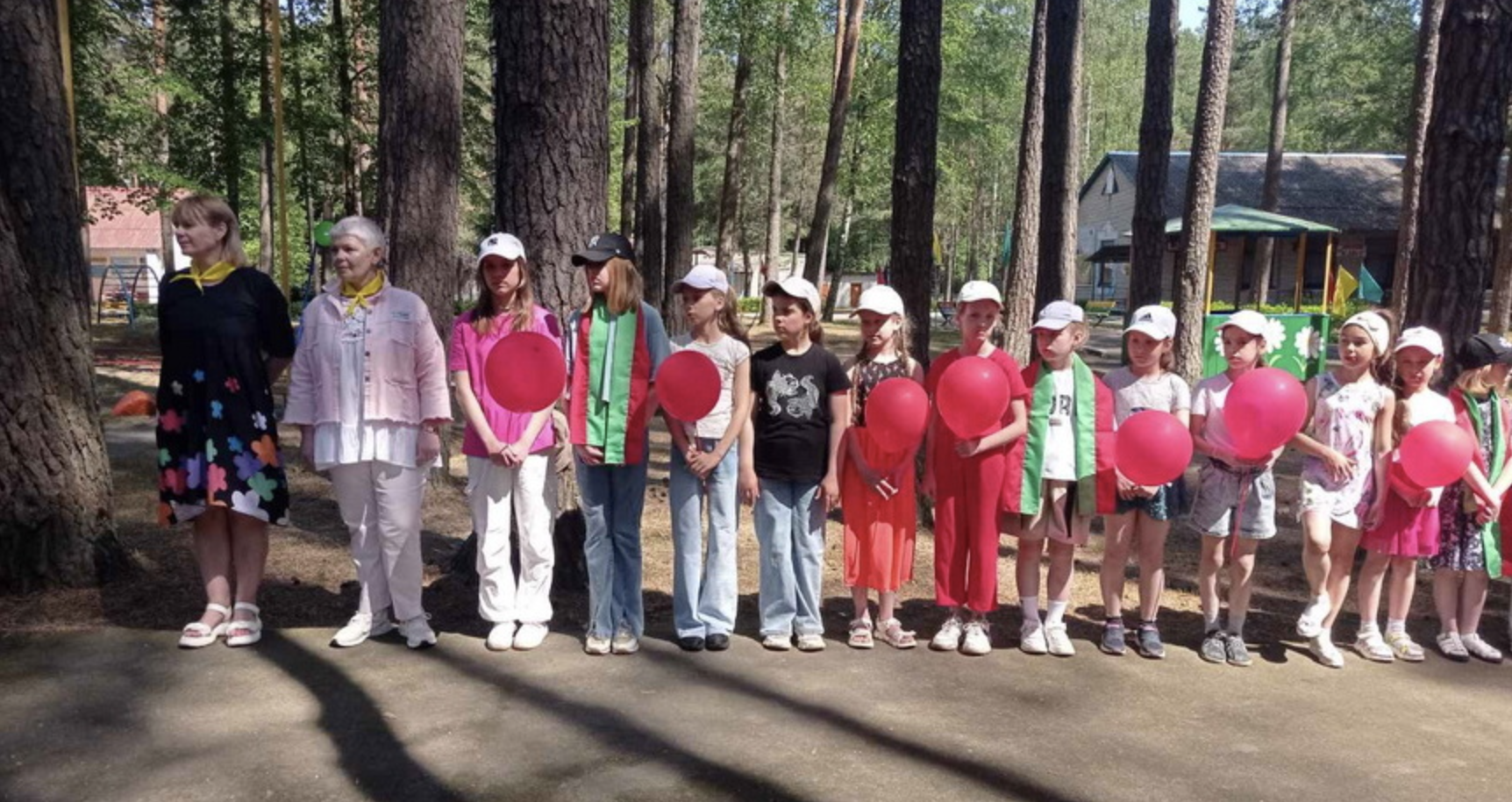 Открытие лагерной смены «Я + ТЫ = ПАТРИОТ» в оздоровительном лагере «Звездочка» Барановичского района. Фото: nashkraj.by.