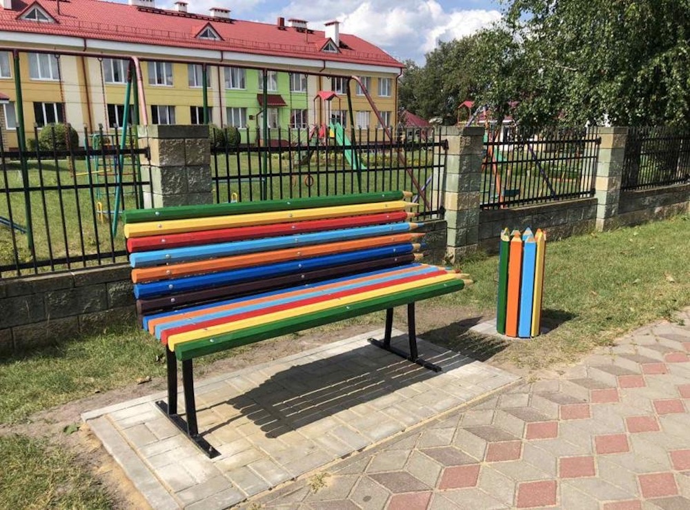 Скамейка, победившая в номинации «Художественный и качественный уровень исполнения». Фото: www.malorita.by.