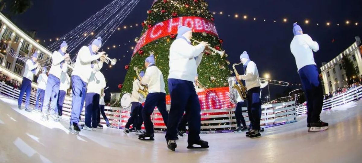 Каток, елка, Брест, площадь Ленина