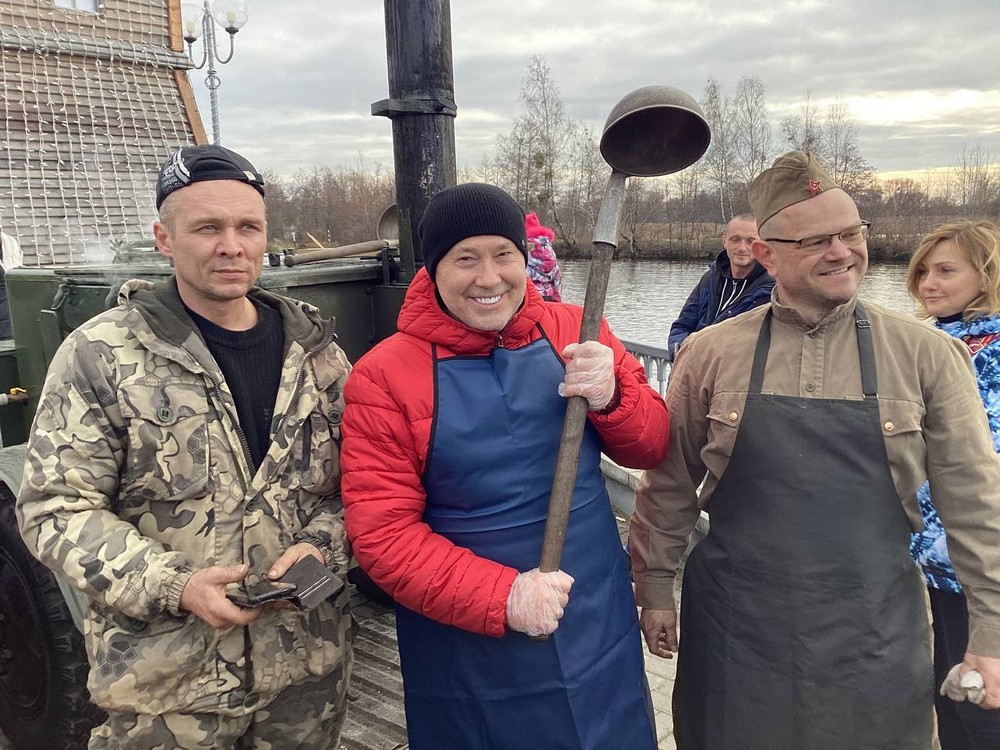 Александр Солодуха в 2023 году во время мастер-класса по приготовлению ухи