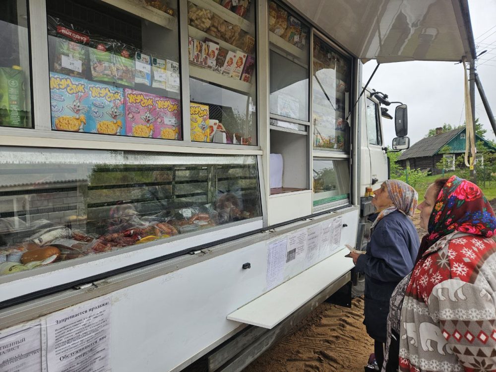 Автолавка в деревне Загорское. Фото: kraj.by