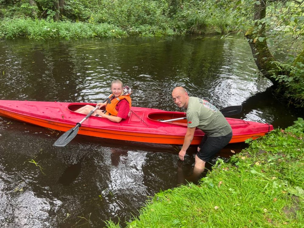 Игорь Ерохин во время семейного праздника для сотрудников Барановичского РОВД. Фото: УВД Брестского облисполкома