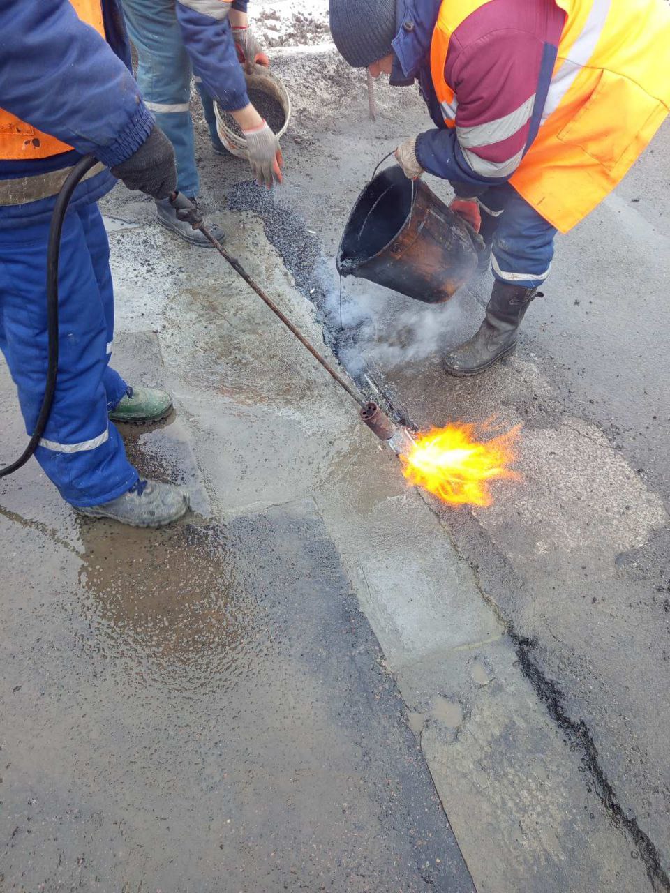 Ремонт деформационных швов на мосту через реку Мухавец по ул. 28 Июля в Бресте.