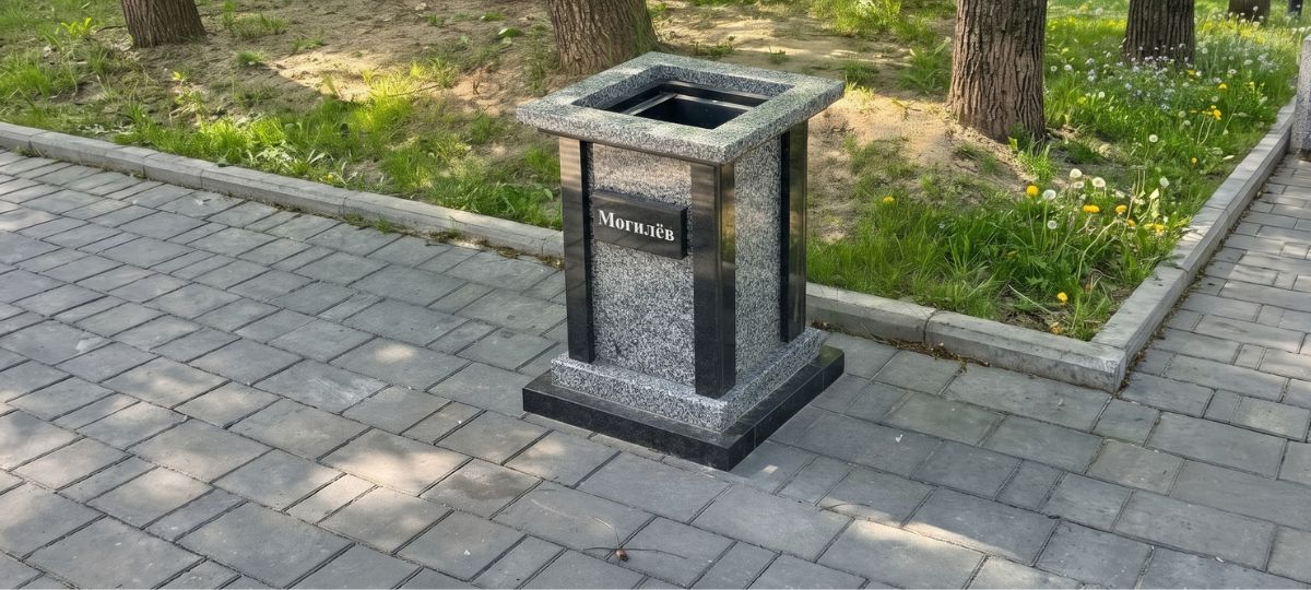 Гранитная мусорка в Могилеве