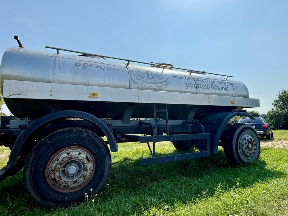 Бочка с питьевой водой в деревне Николаево. Фото: «Навiны Камянеччыны»